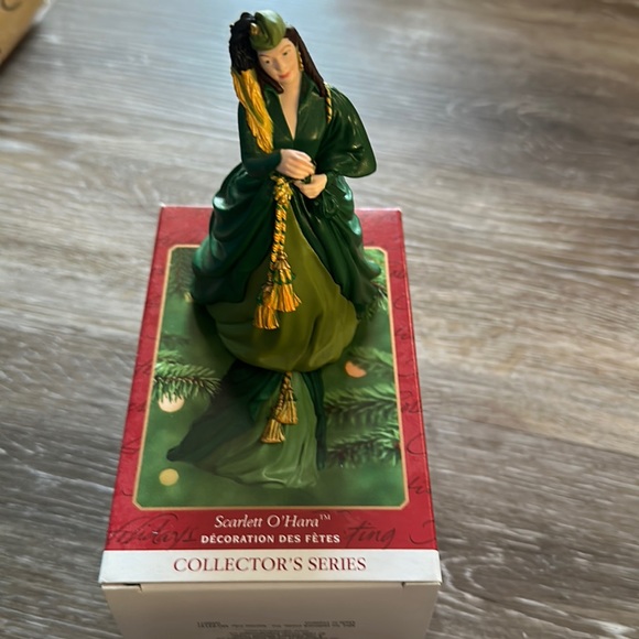 Hallmark Scarlett O’Hara ornament - Picture 1 of 3